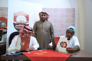 ادارة نادي الرائد توقيع العقد الاحترافي الرسمي مع مهاجم فريق شباب